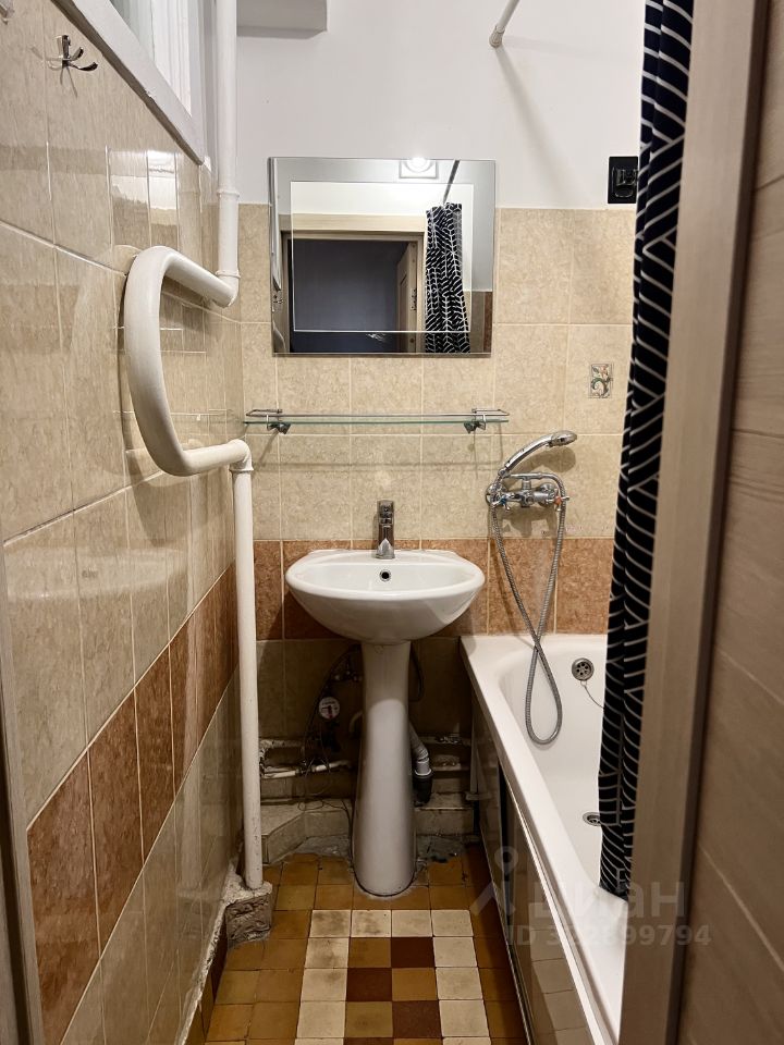 Продажа 2-комн квартиры на вторичном рынке улица Юных Ленинцев, 35К1