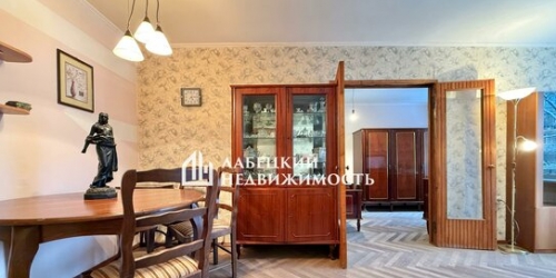 2-комн квартира Школьная улица,  д. 17