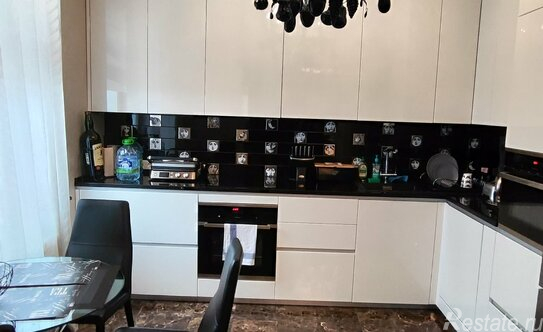 Продажа 3-комн квартиры на вторичном рынке Колобовский 1-й пер,  д. 13/14,  к. 2