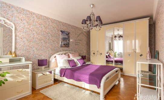 Продажа 2-комн квартиры на вторичном рынке Учебный переулок,  д. 12 к2