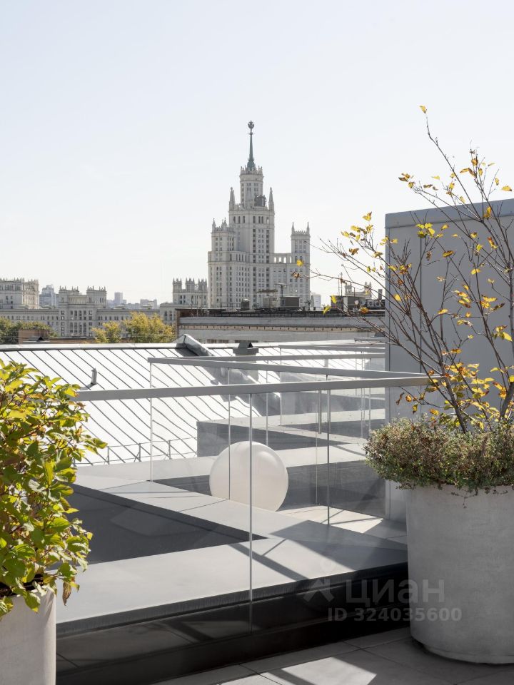 Продажа 3-комн квартиры на вторичном рынке Славянская площадь, 2/5с1