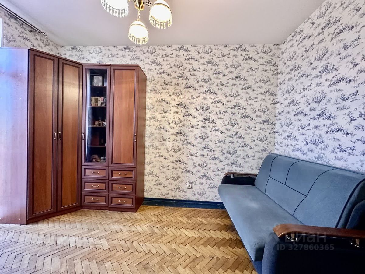Продажа 3-комн квартиры на вторичном рынке улица Полярников, 5