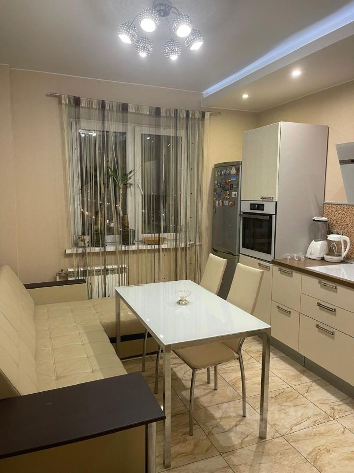 Аренда 2-комн квартиры на вторичном рынке Парашютная улица, 58