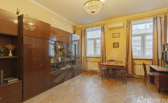 Продажа 3-комн квартиры на вторичном рынке Трехсвятительский Б. пер,  д. 1