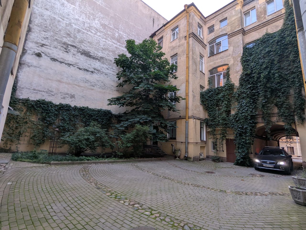 Продажа 3-комн квартиры на вторичном рынке переулок Пирогова, 10