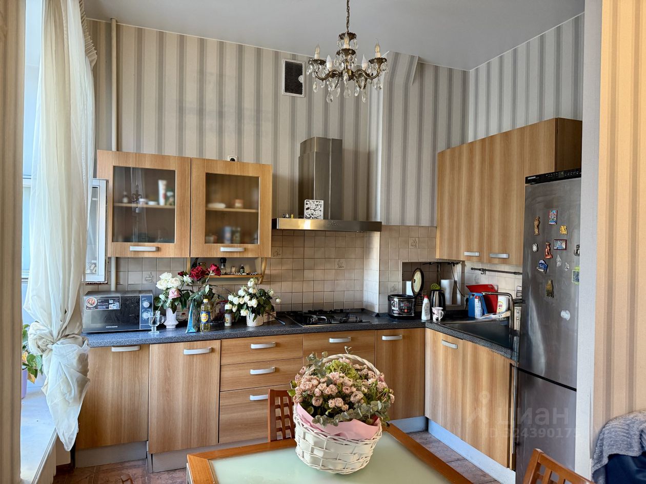 Продажа 4-комн квартиры на вторичном рынке набережная Канала Грибоедова, 85/9