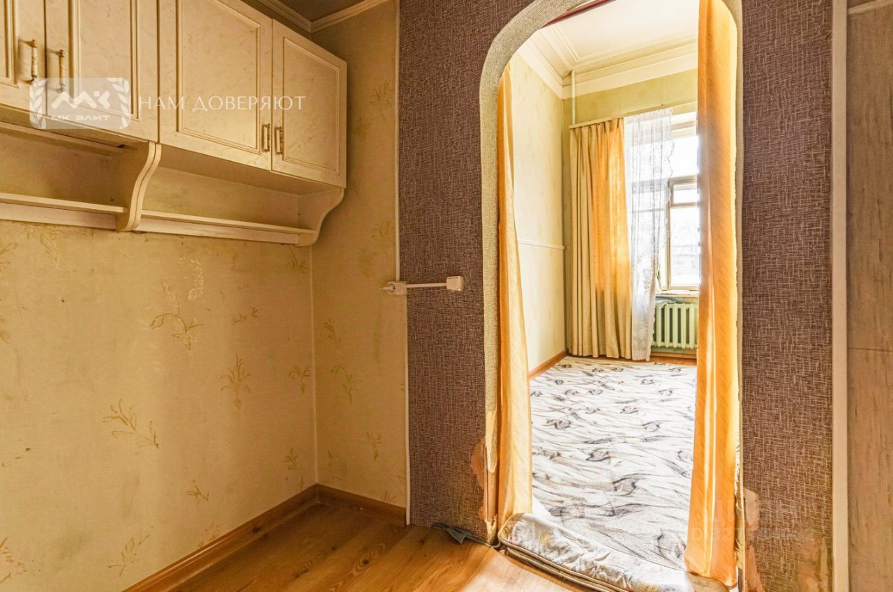 Продажа 6-комн квартиры на вторичном рынке 5-я Васильевского острова линия, 30