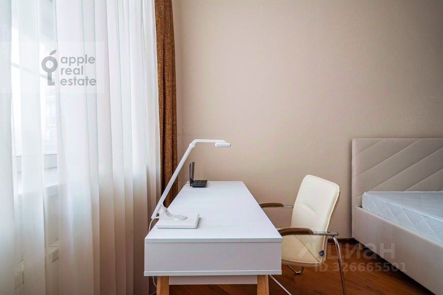 Аренда 3-комн квартиры на вторичном рынке улица Расплетина, 22к2