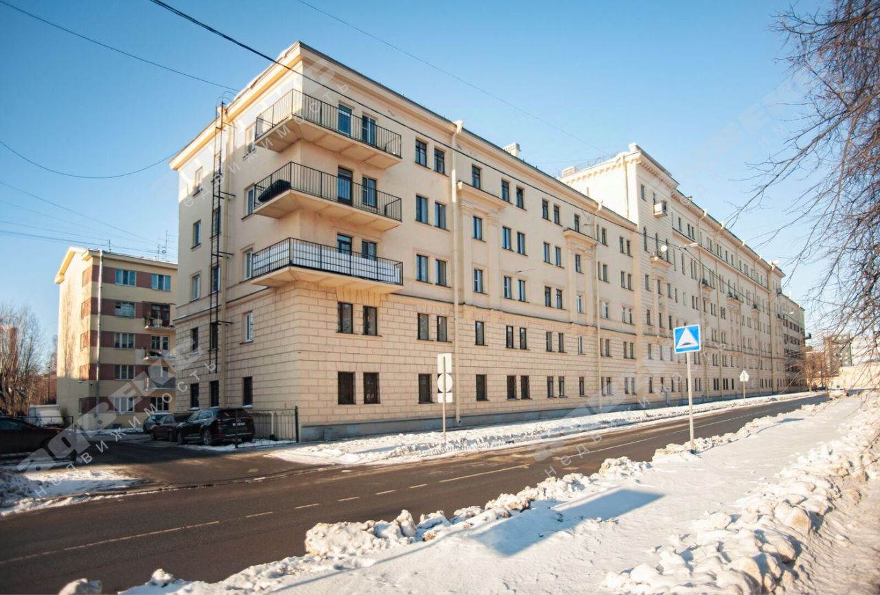 Продажа 3-комн квартиры на вторичном рынке Бумажная улица, 22к2