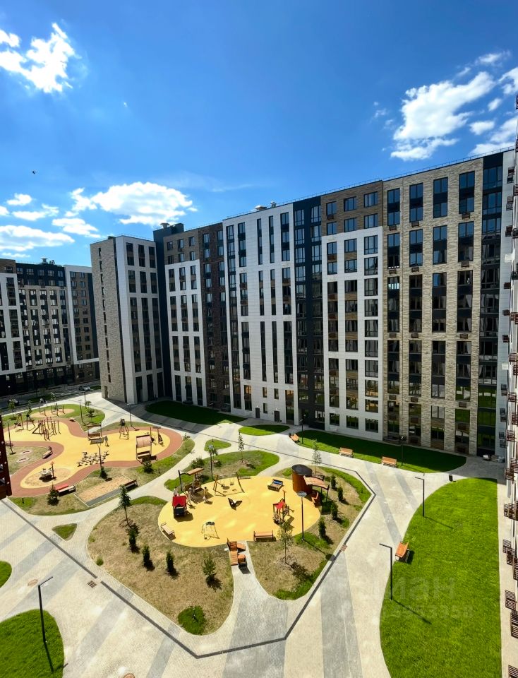 Продажа 3-комн квартиры на вторичном рынке Опалиха мкр, бульвар Серебряный, 1