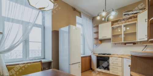 5-комн квартира улица Стахановцев,  д. 19