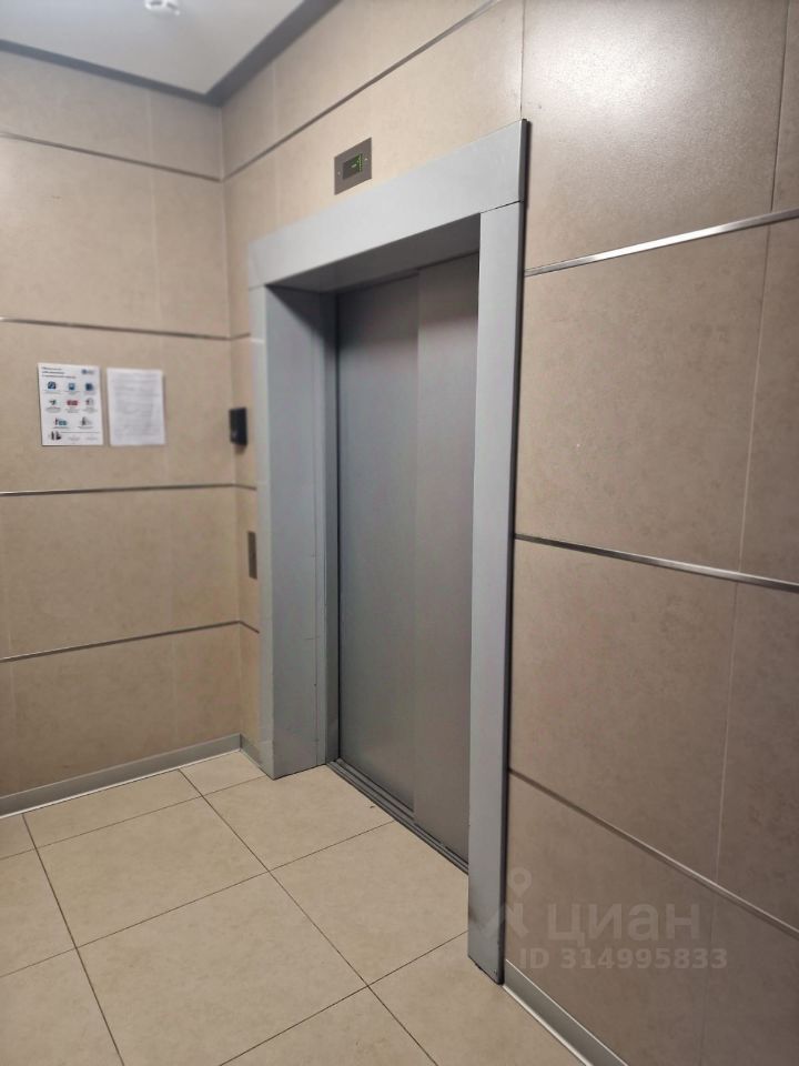 Продажа 2-комн квартиры на вторичном рынке Изумрудная улица, 24