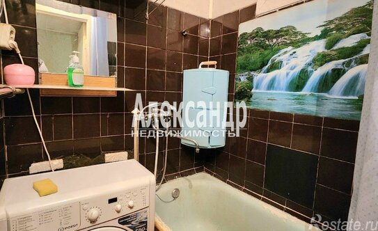 Продажа 1-комн квартиры на вторичном рынке Кириши г, Школьный пер,  д. 5