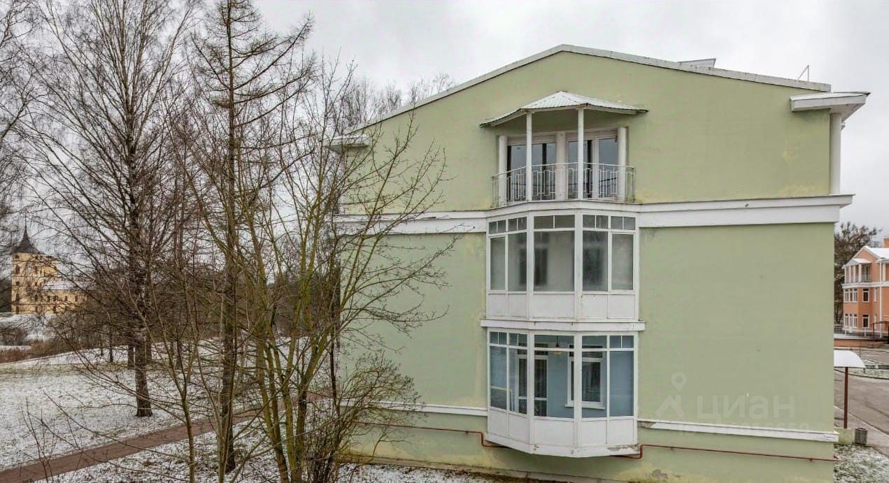 Продажа 3-комн квартиры на вторичном рынке Павловск, Госпитальная улица, 20к1