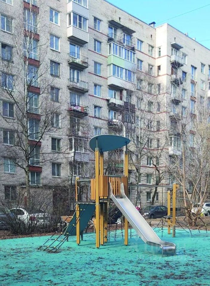 Продажа 2-комн квартиры на вторичном рынке улица Стойкости, 17