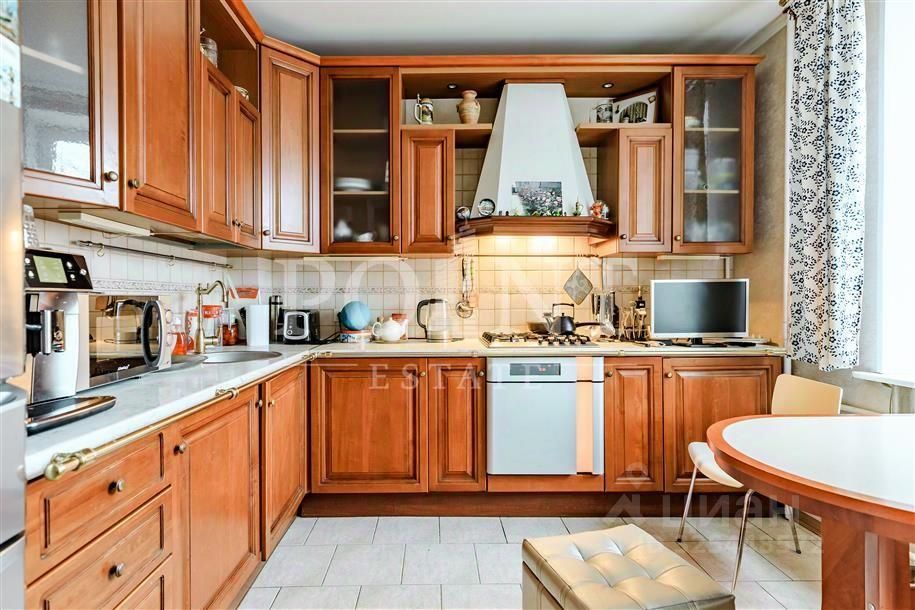 Продажа 3-комн квартиры на вторичном рынке Кутузовский проспект, 8