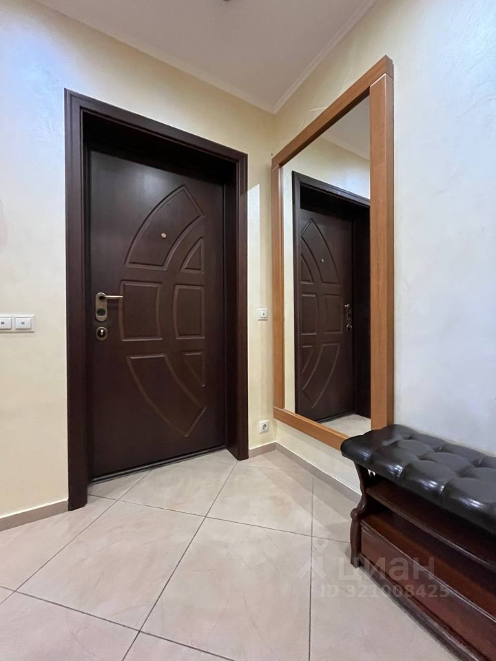 Продажа 3-комн квартиры на вторичном рынке улица Коштоянца, 10