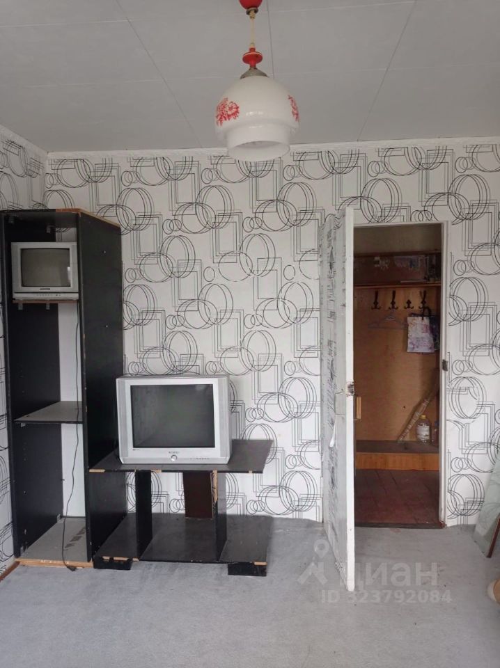 Продажа 2-комн квартиры на вторичном рынке пос. Цветковский, улица Подгорная, 11