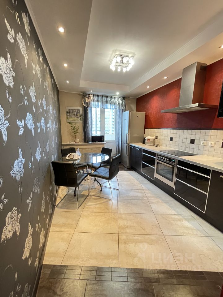 Аренда 1-комн квартиры на вторичном рынке проспект Славы, 52к2