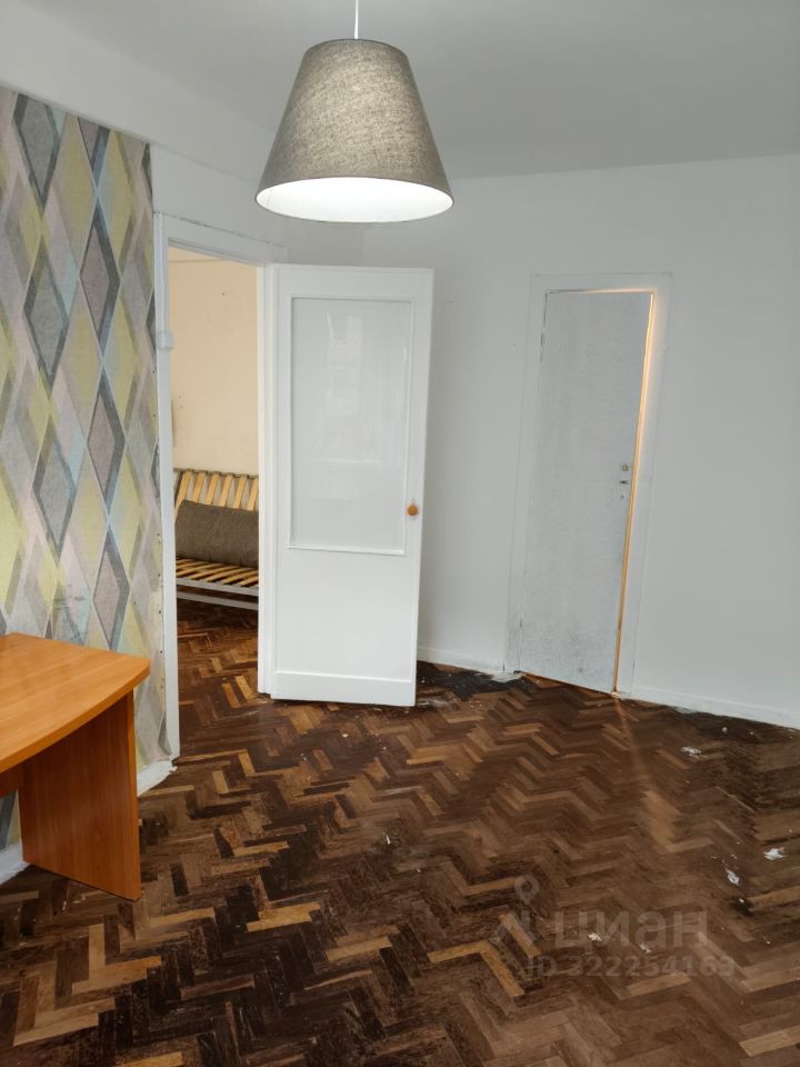 Продажа 3-комн квартиры на вторичном рынке Новоизмайловский проспект, 17