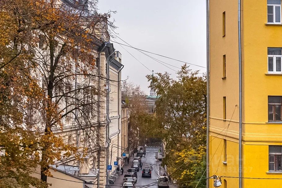 Продажа 4-комн квартиры на вторичном рынке Малый Кисловский переулок, 7