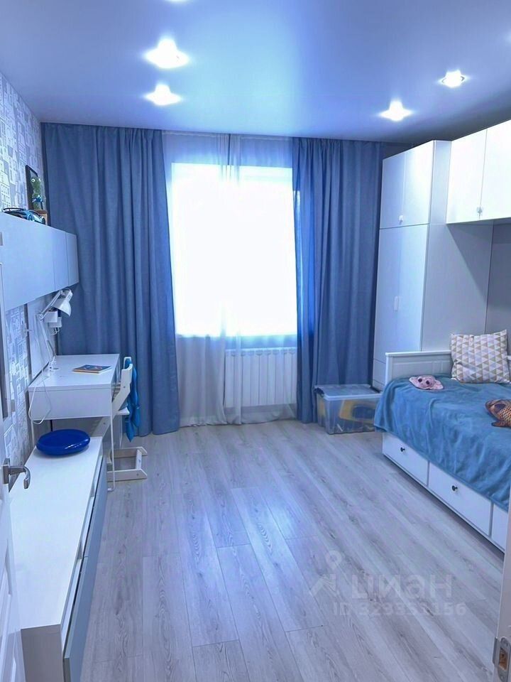 Продажа 4-комн квартиры на вторичном рынке проспект Авиаконструкторов, 32