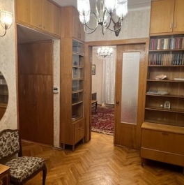 Продажа 2-комн квартиры на вторичном рынке Мосфильмовская улица,  д. 11 к4