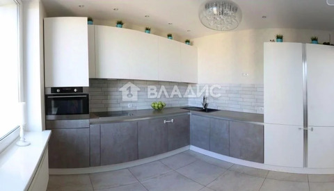 Продажа 3-комн квартиры на вторичном рынке улица Адмирала Коновалова,  д. 2-4