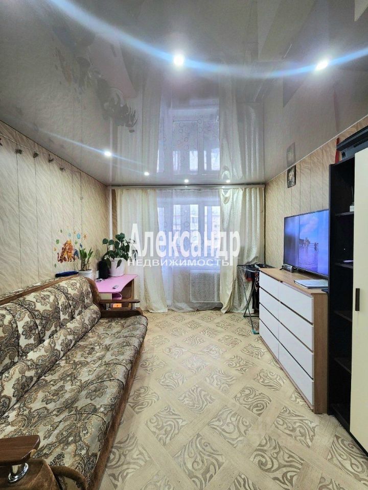 Продажа 2-комн квартиры на вторичном рынке Кириши, проспект Ленина, 5Б