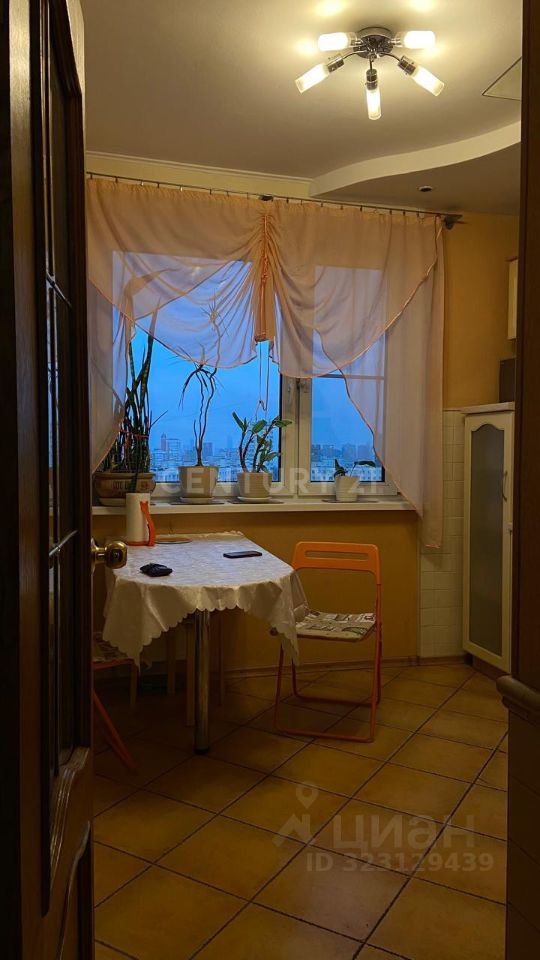 Продажа 3-комн квартиры на вторичном рынке Барвихинская улица, 4К2