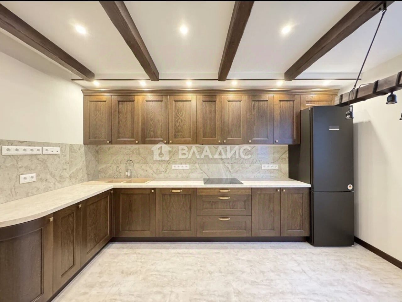 Продажа 3-комн квартиры на вторичном рынке улица Вертолетчиков, 13