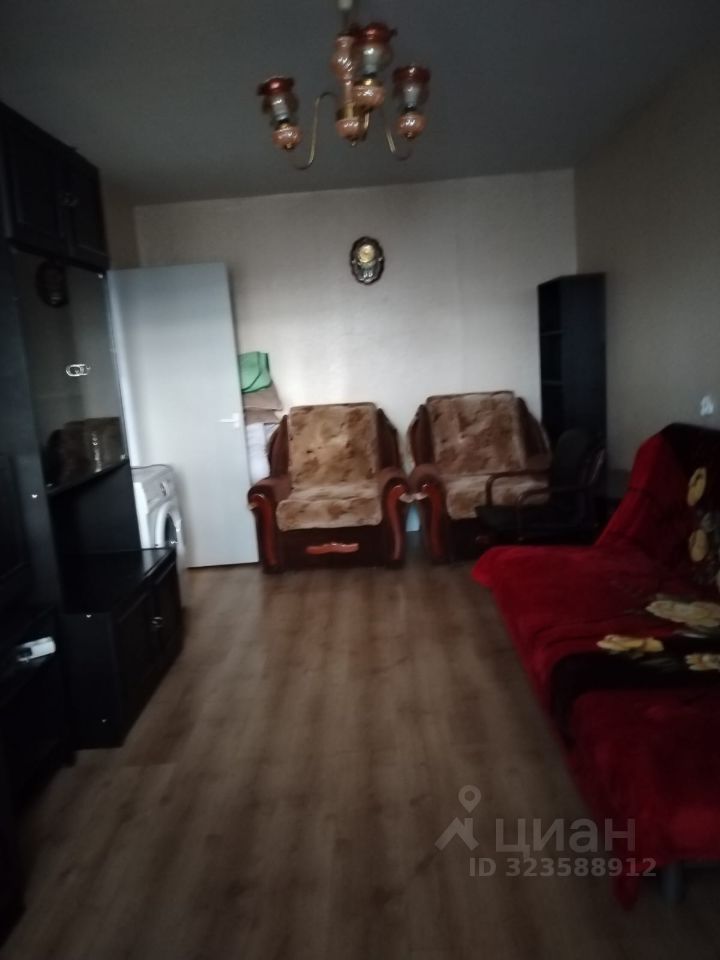 Аренда 1-комн квартиры на вторичном рынке Петергоф, Собственный проспект, 36/67