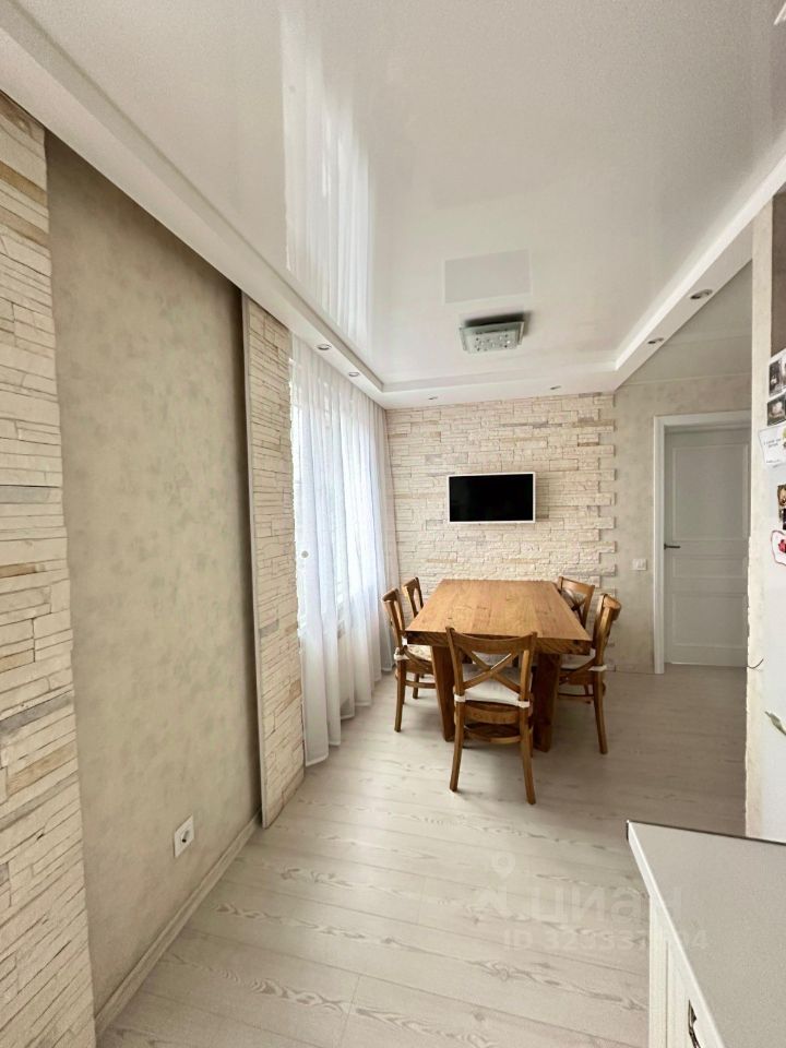 Продажа 4-комн квартиры на вторичном рынке улица Лени Голикова, 102