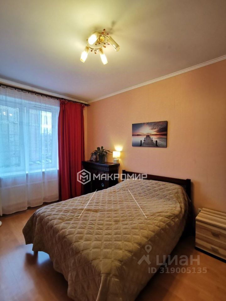 Продажа 2-комн квартиры на вторичном рынке проспект Непокоренных, 49к2