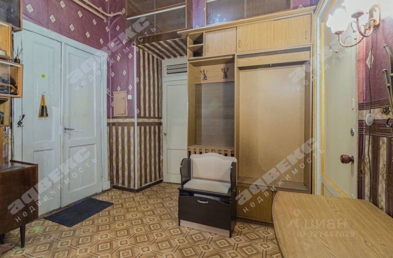 Продажа 3-комн квартиры на вторичном рынке Конюшенный переулок, 1/6