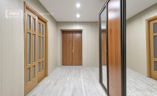 Продажа 4-комн квартиры на вторичном рынке 10-11-я линии В.О.,  д. 52