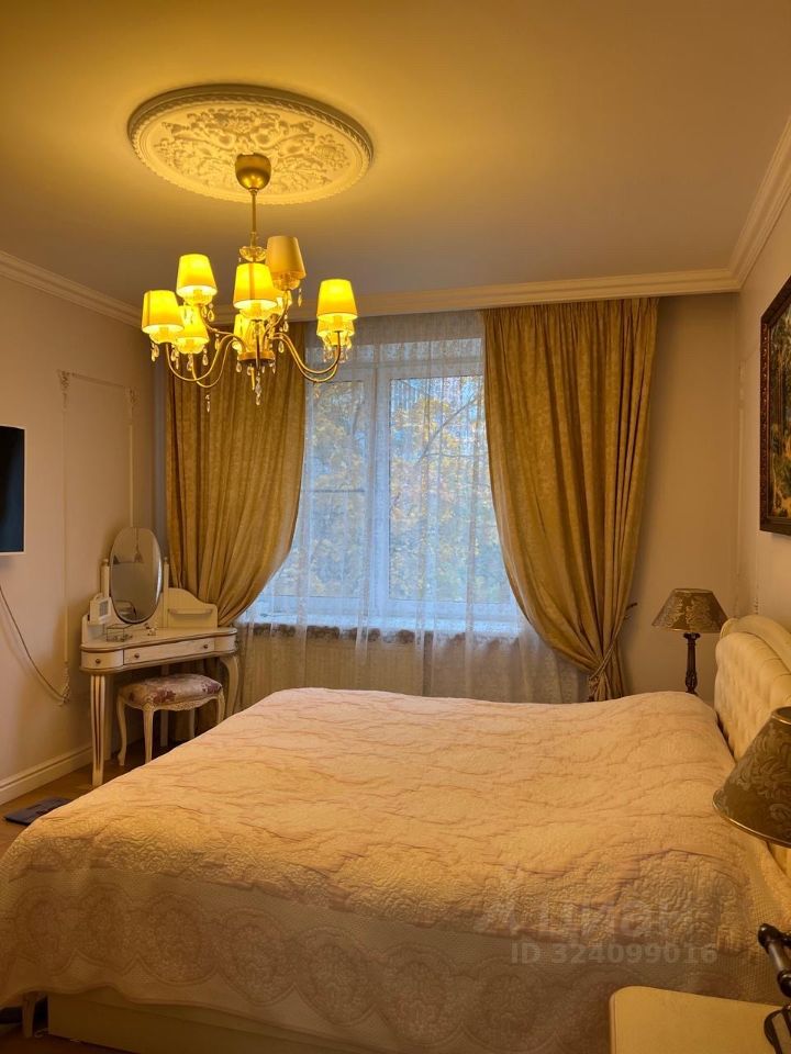 Продажа 3-комн квартиры на вторичном рынке улица Дыбенко, 11к3