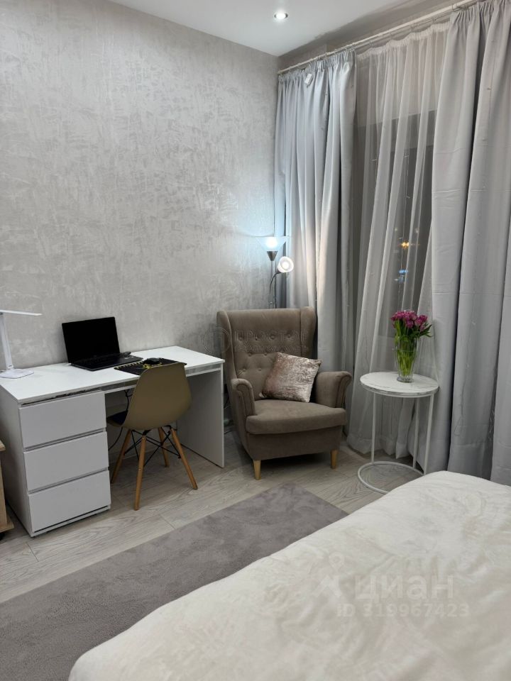 Продажа 4-комн квартиры на вторичном рынке Благовещенский переулок, 5