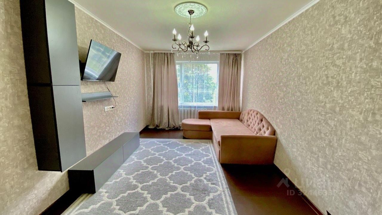 Продажа 3-комн квартиры на вторичном рынке Кировск, Ладожская улица, 20