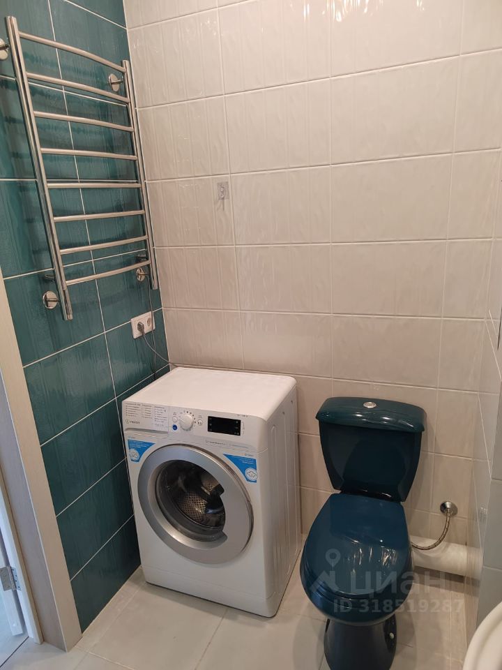 Продажа 1-комн квартиры на вторичном рынке Отрадное пгт, улица Молодежная, 5