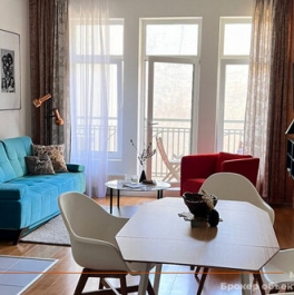 Аренда 2-комн квартиры на вторичном рынке 11-я линия,  д. 26