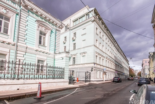 Продажа 4-комн квартиры на вторичном рынке Леонтьевский пер,  д. 11