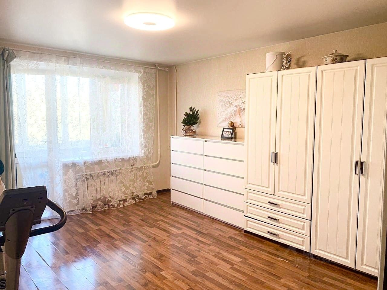 Продажа 4-комн квартиры на вторичном рынке пос. Юность, 11