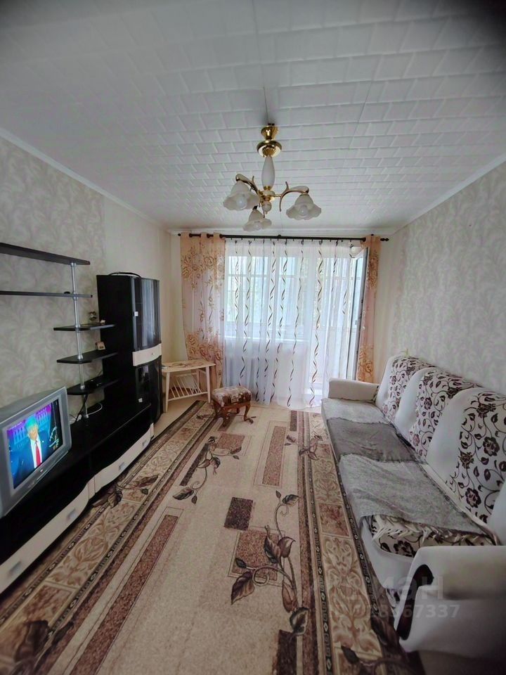 Продажа 3-комн квартиры на вторичном рынке Тихвин, улица Учебный городок, 7