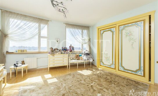 Продажа 4-комн квартиры на вторичном рынке Зубовский проезд,  д. 1