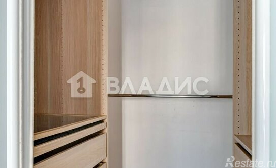 Продажа 3-комн квартиры на вторичном рынке Днепропетровская улица,  д. 3 к1