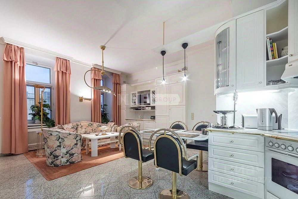 Продажа 4-комн квартиры на вторичном рынке улица Большая Ордынка, 67