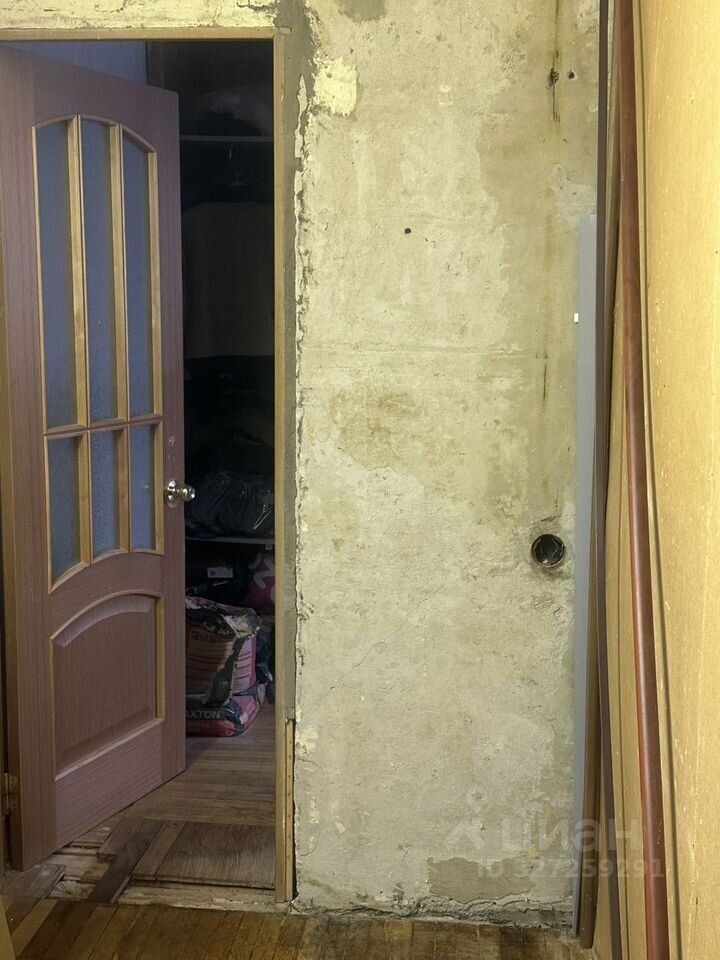 Продажа 2-комн квартиры на вторичном рынке Петергоф, Разводная улица, 31