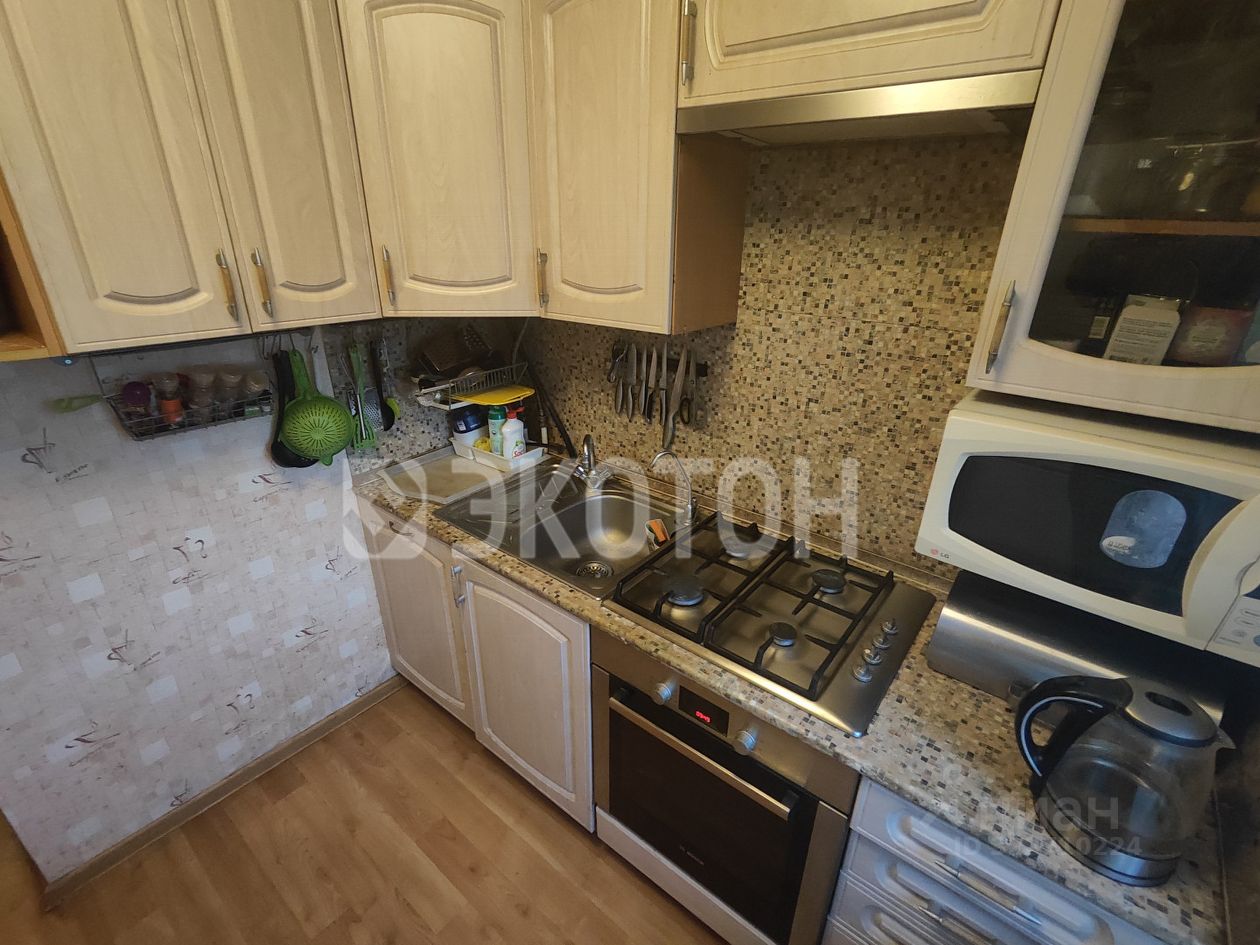 Продажа 3-комн квартиры на вторичном рынке пос. Понтонный, Южная улица, 35