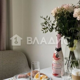 Продажа 2-комн квартиры на вторичном рынке Осенний бульвар,  д. 6